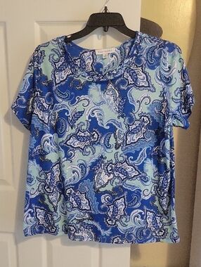 Emily Daniels Sz1X Blue Paisley Scoop ribbed neckline Short Sleeve Tee